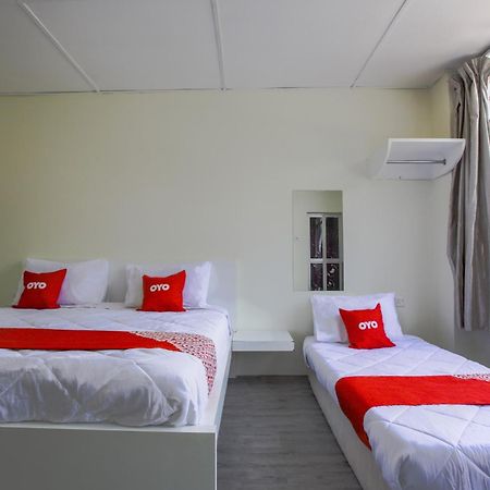 Oyo 822 Zande Motel Kuala Selangor Exterior photo