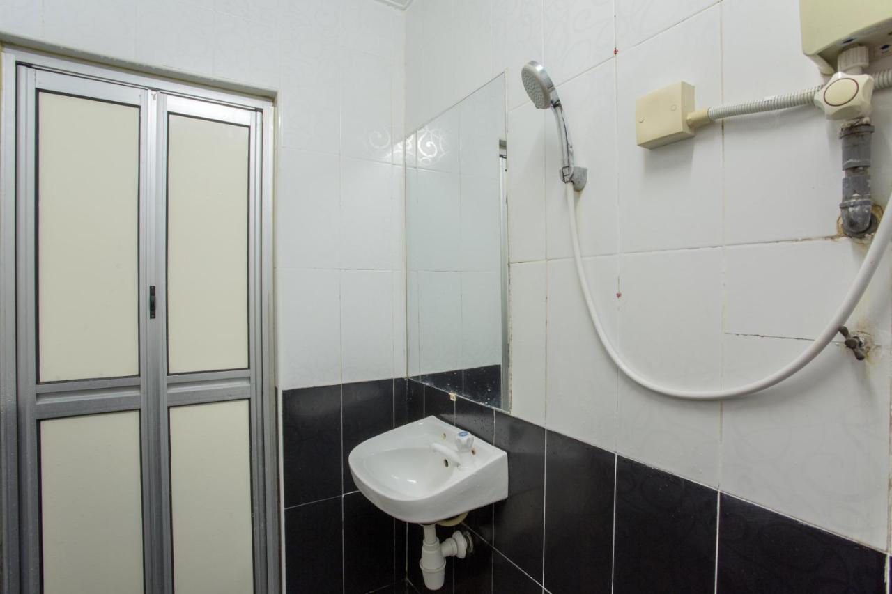 Oyo 822 Zande Motel Kuala Selangor Exterior photo